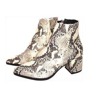 💕 Women’s Madden Girl Snake Skin Print Zippered Ankle Boots w/3” Block Heel